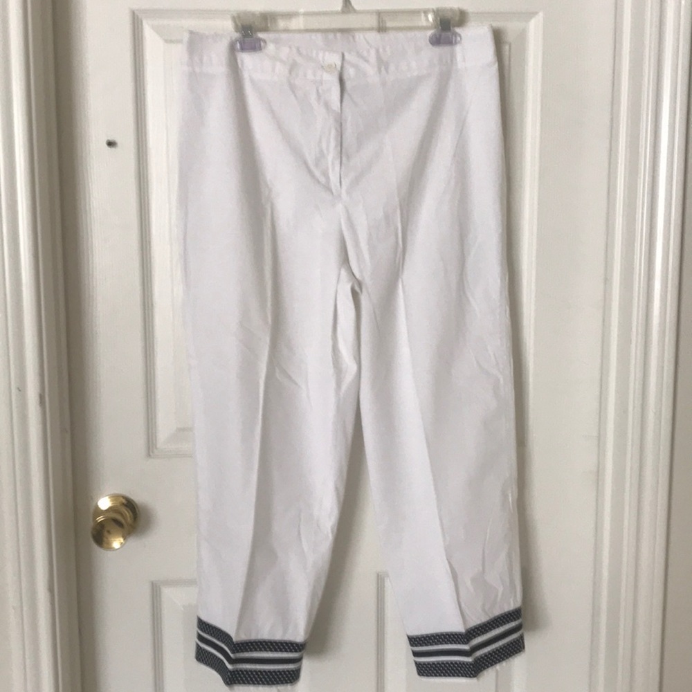 White cropped pants